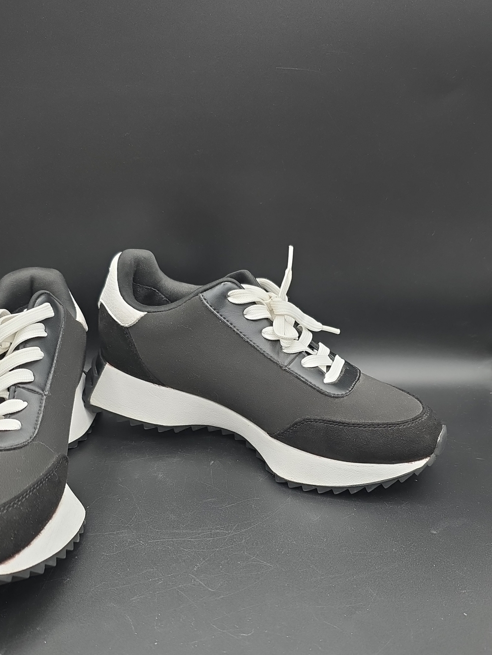 DKNY Niva Black And White Colorblock Sneaker Size 7.5 - Picture 4 of 9